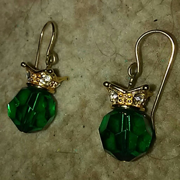 Gold French hook earrings with crowns - Picture 3 of 7